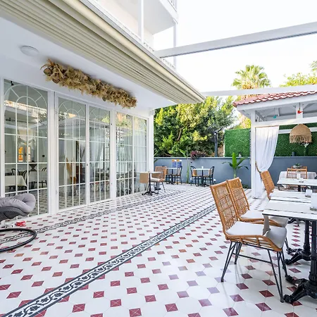 Otel Kiana Kaleıçı 2*